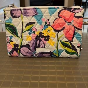 Vera Bradley NWT escapade wristlet Marion floral